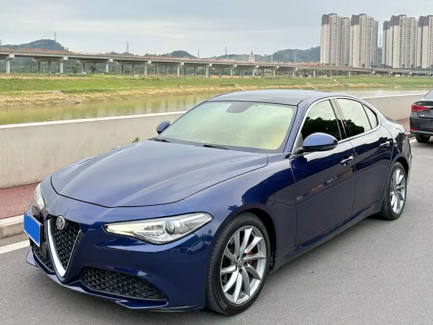 Alfa Romeo Giulia 2019 2017 2.0T 200HP Luxury Edition