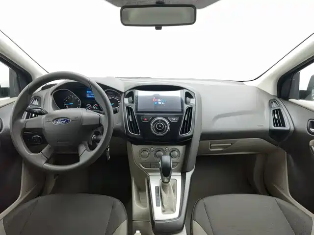 Ford Focus 2015 Sedan 1.6L Automatic Comfort — фото 5