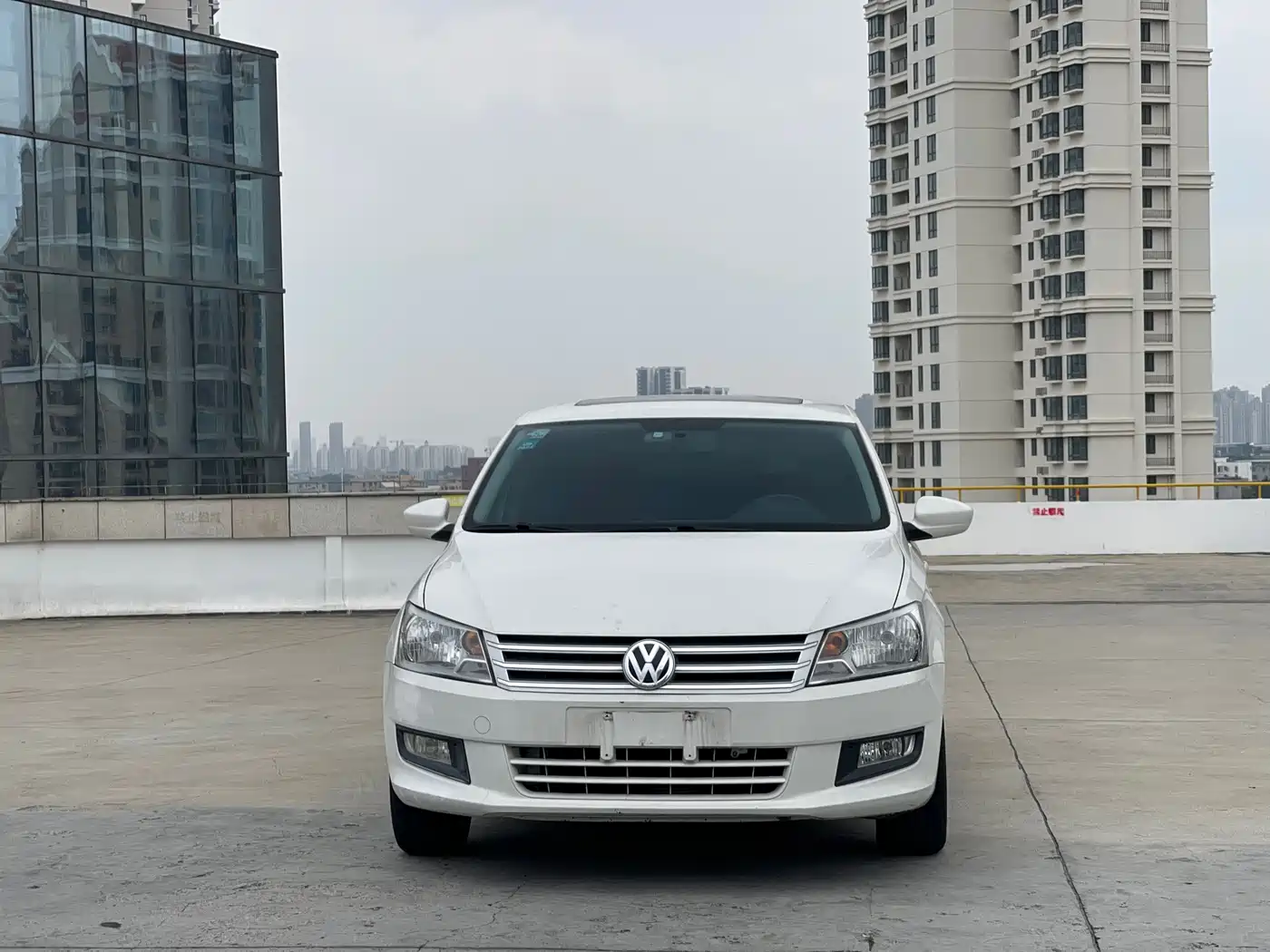Volkswagen Santana 2015 1.6L Automatic Comfort Edition фото 2