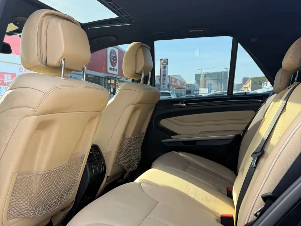 Mercedes-Benz M-Class 2010 ML 350 4MATIC Luxury фото 4