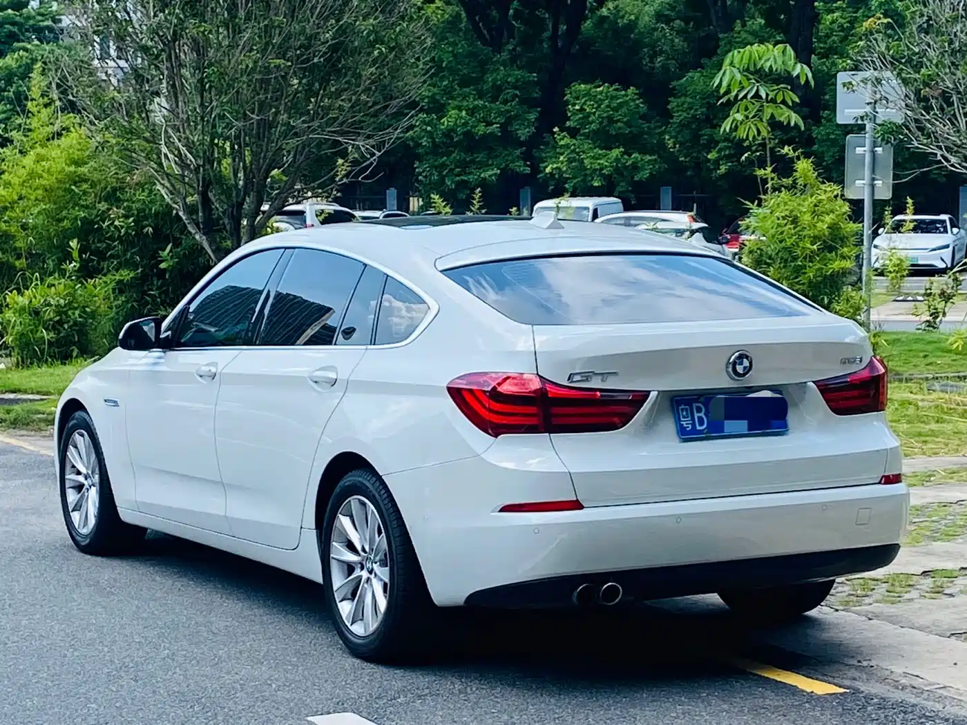 BMW 5 Series GT 2015 2014 528i Leading