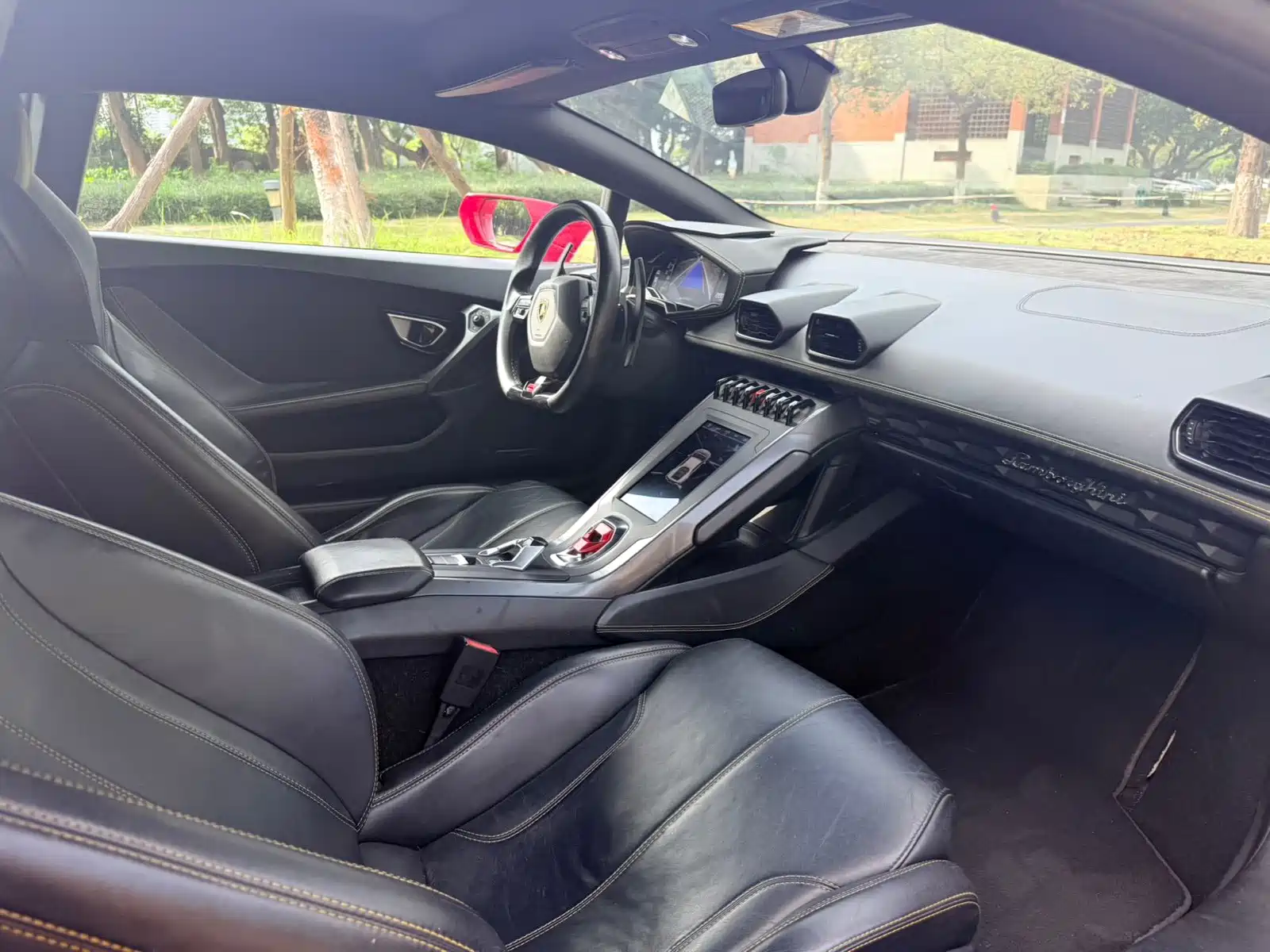Photo 11 - Lamborghini Huracán