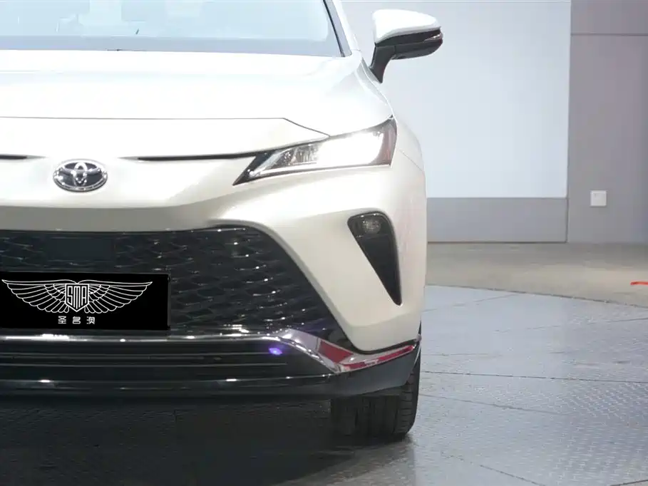 Toyota Venza 2023 2.0L CVT FWD Luxury фото 3