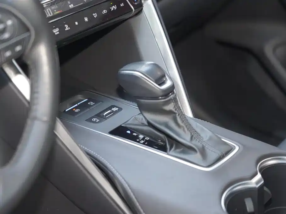 Toyota Venza 2023 2.0L CVT FWD Luxury фото 11