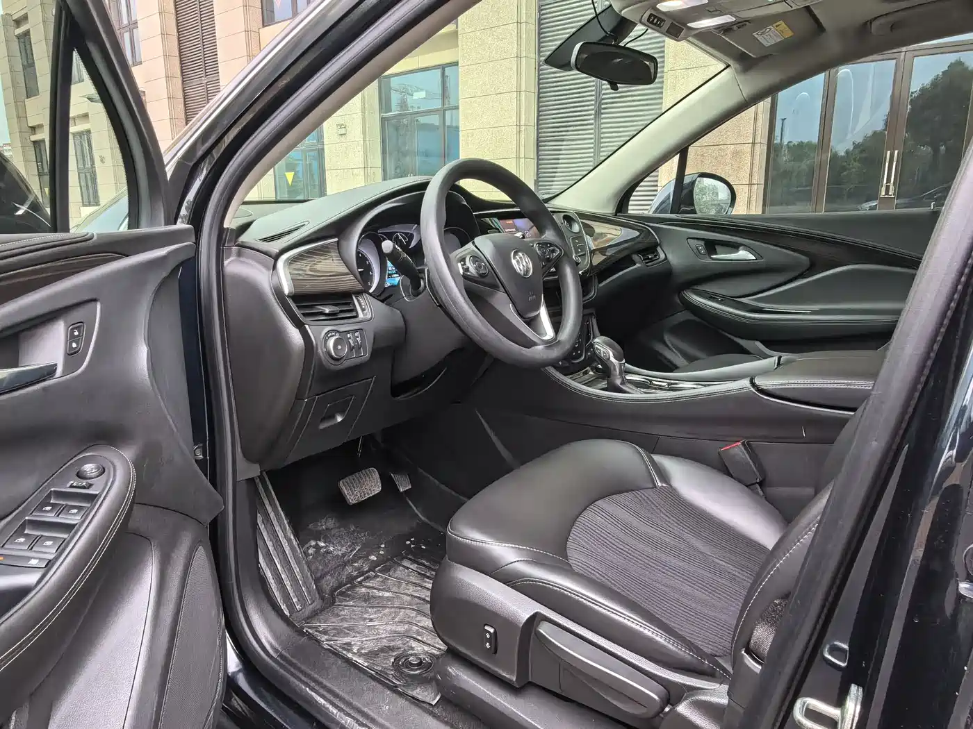 Buick Envision Plus 2020 20T FWD Leading фото 10