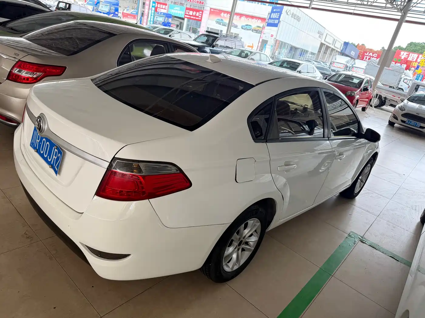 Zhonghua H330 2015 2013 1.5L Automatic Luxury