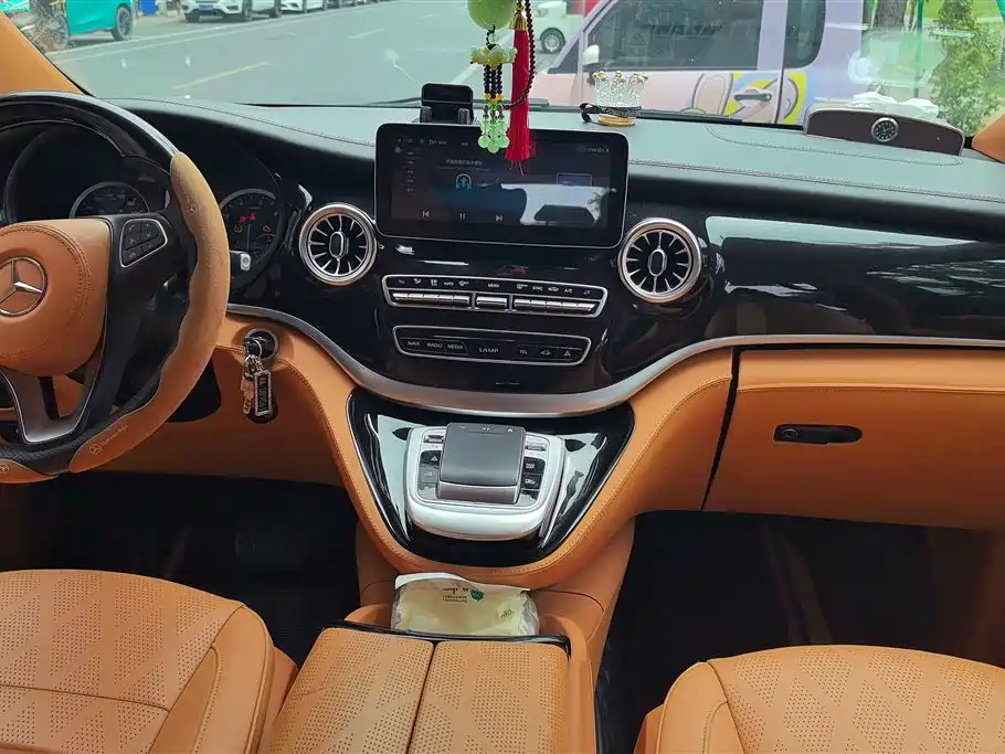 Mercedes-Benz Vito 2021 2.0T Elite 7-Seater фото 16