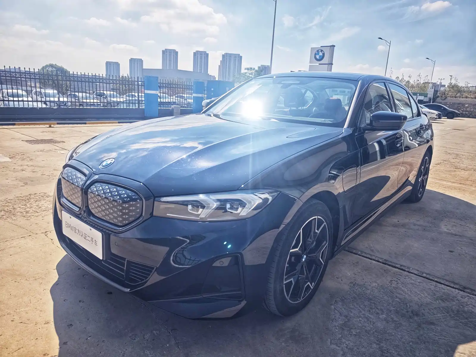 Photo 1 - BMW i3