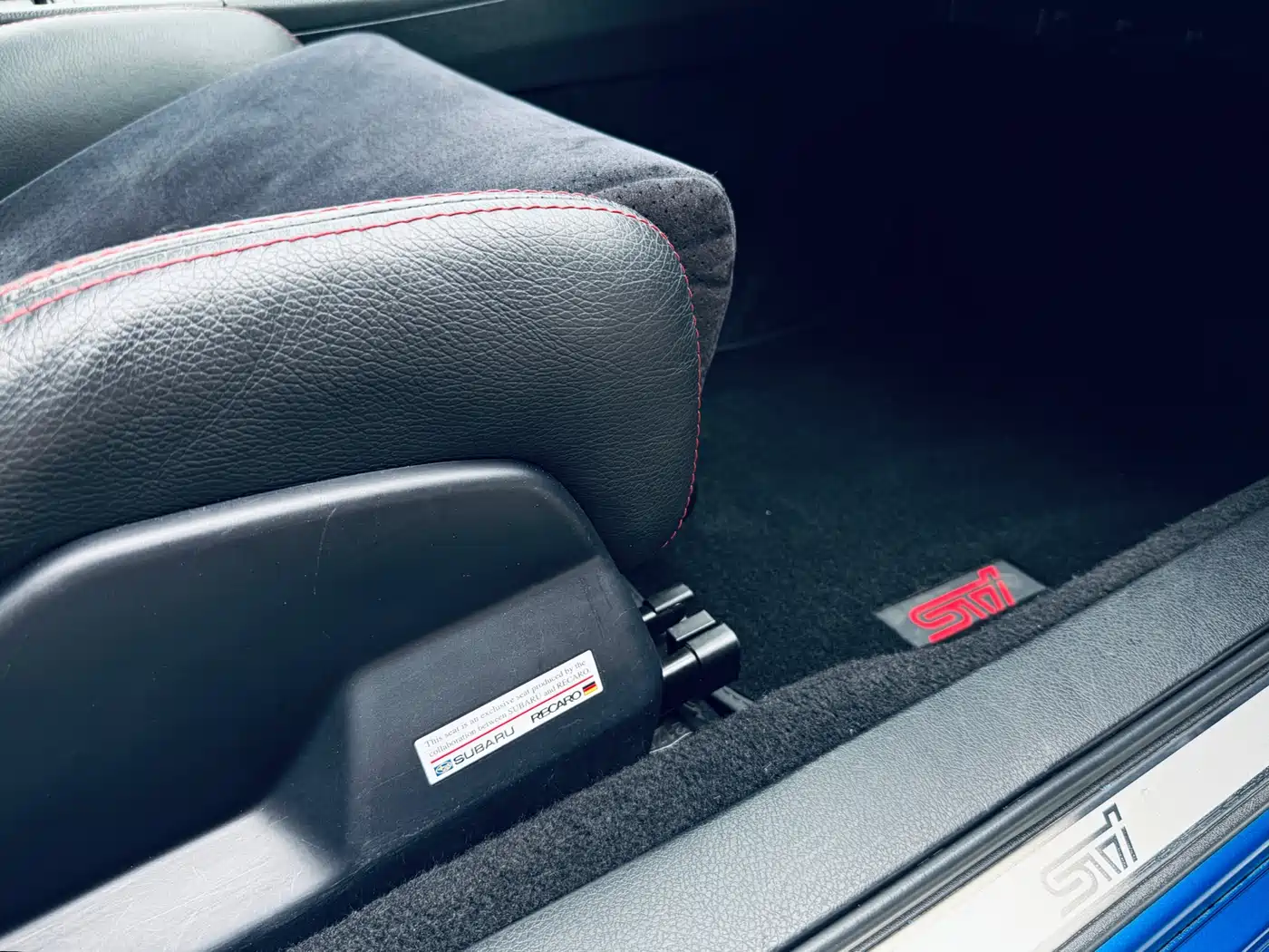 Subaru Impreza 2011 2.5T WRX STi Sedan фото 12