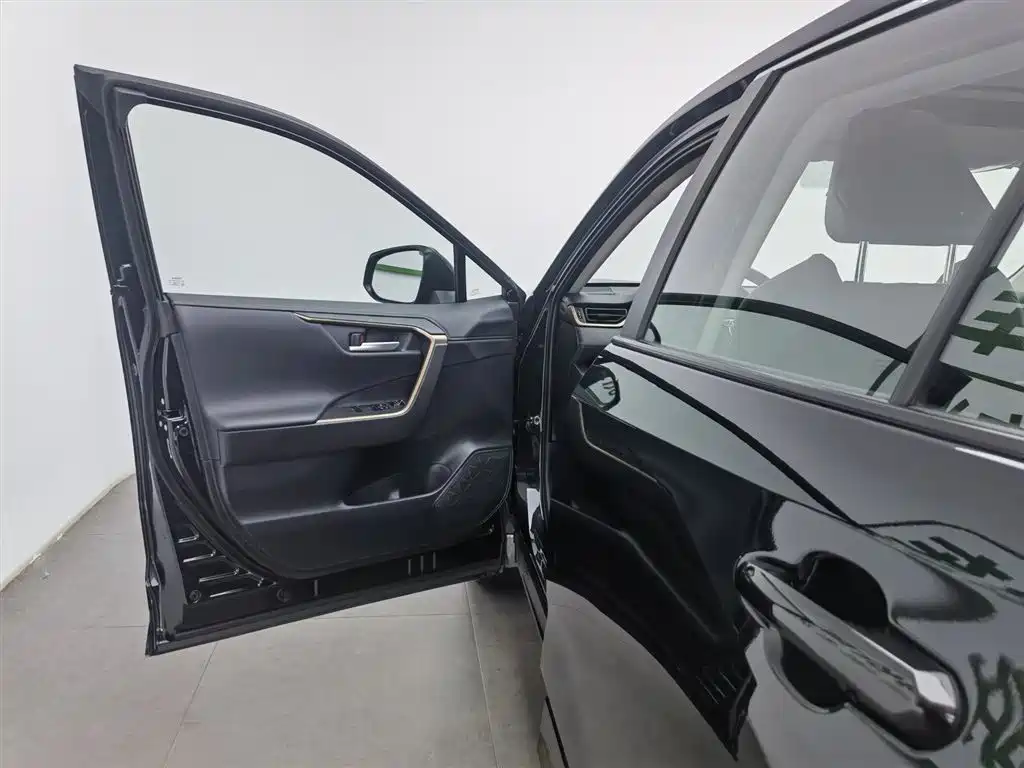Toyota Wildlander 2024 2.0L CVT 2WD Luxury PLUS Edition фото 8