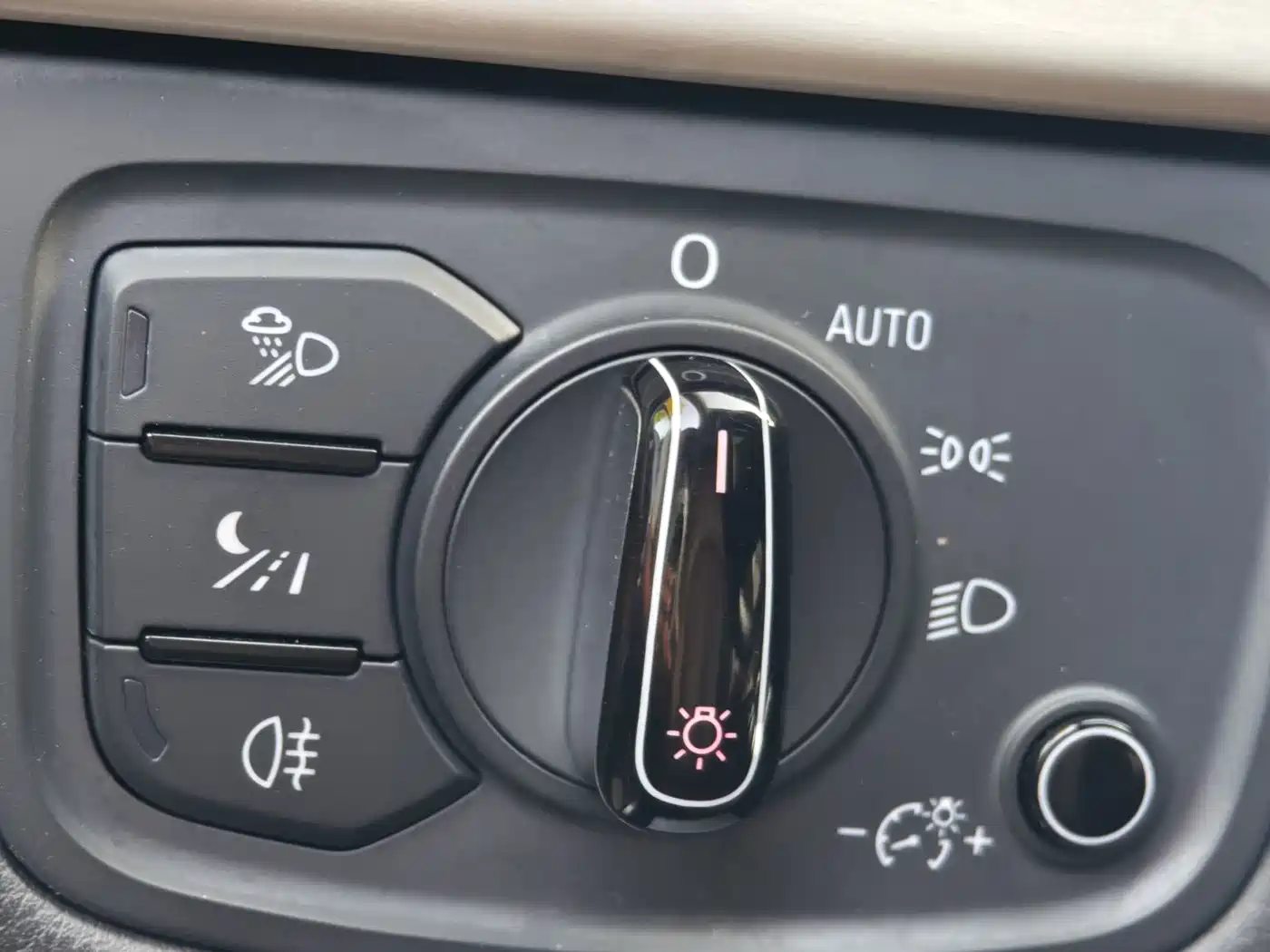 Photo 15 - Audi A8