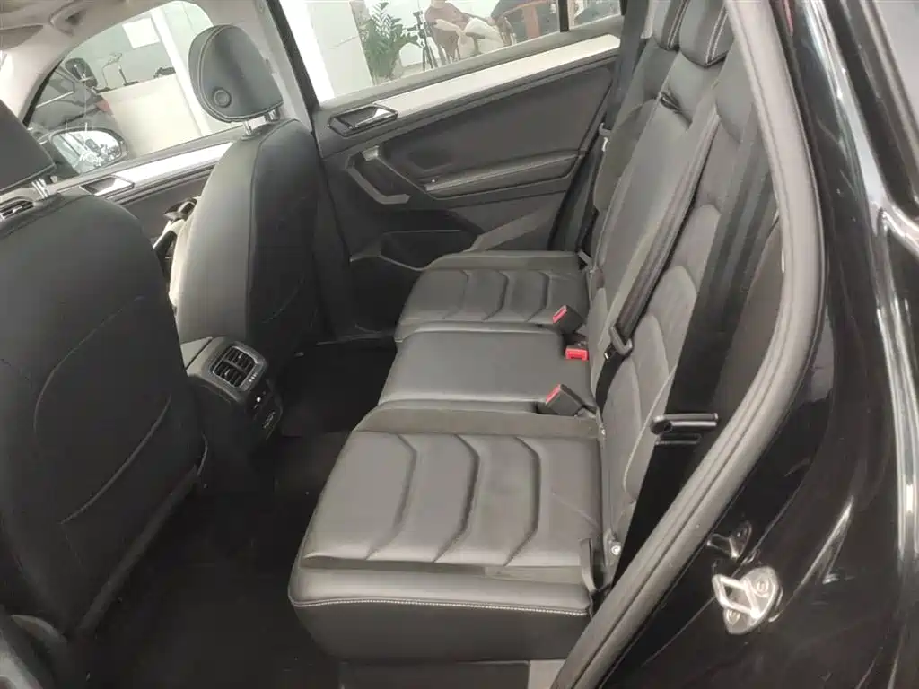 Volkswagen Tiguan L 2019 330TSI Automatic 2WD Smart Luxury Edition China VI фото 17