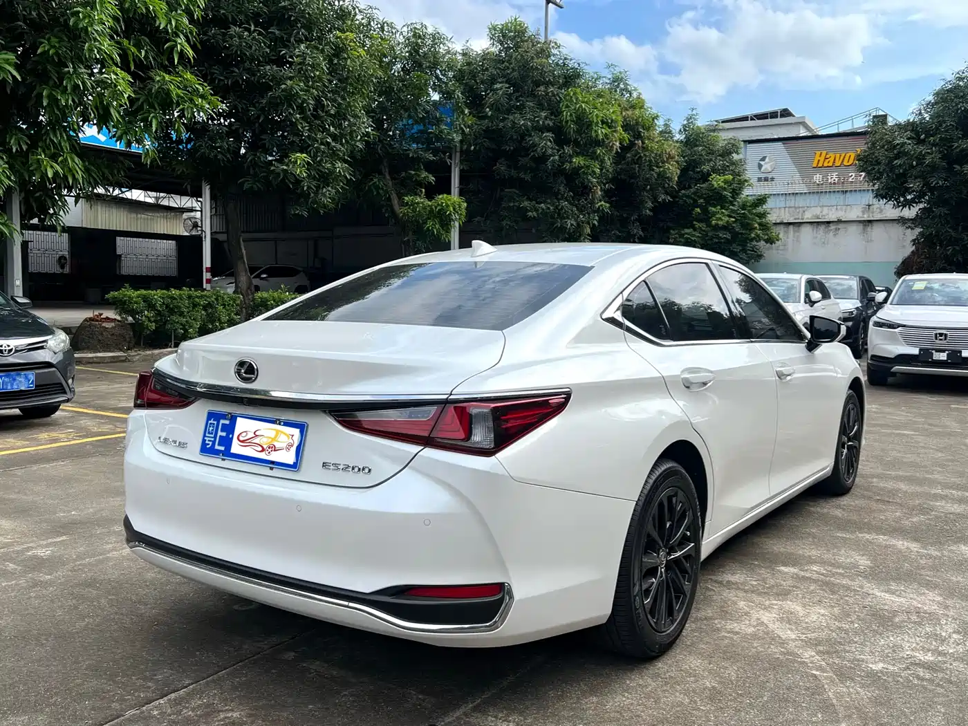 Lexus ES 2023 200 Excellence Edition фото 7