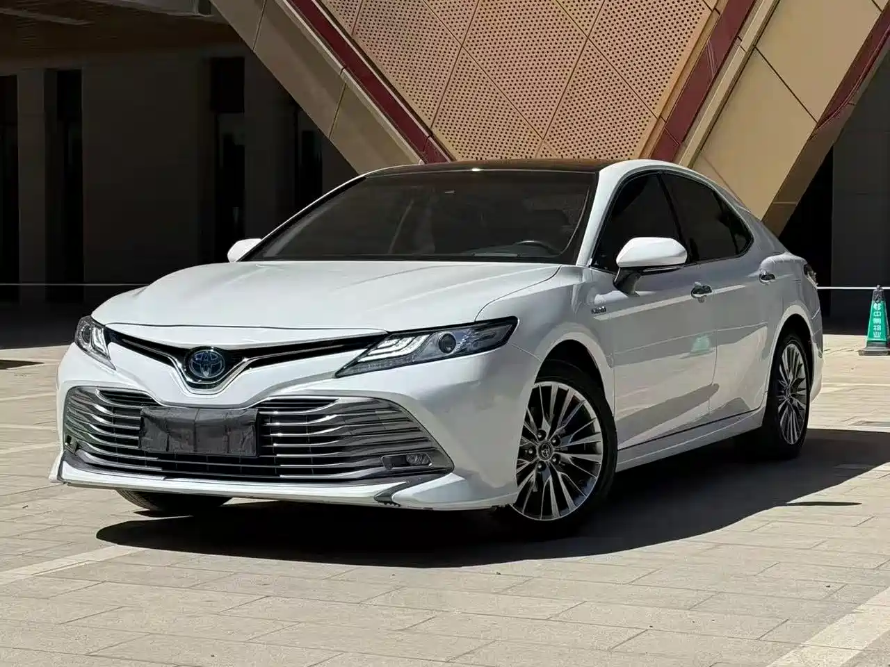 Toyota Camry 2019 Hybrid 2.5HG Luxury Edition China V