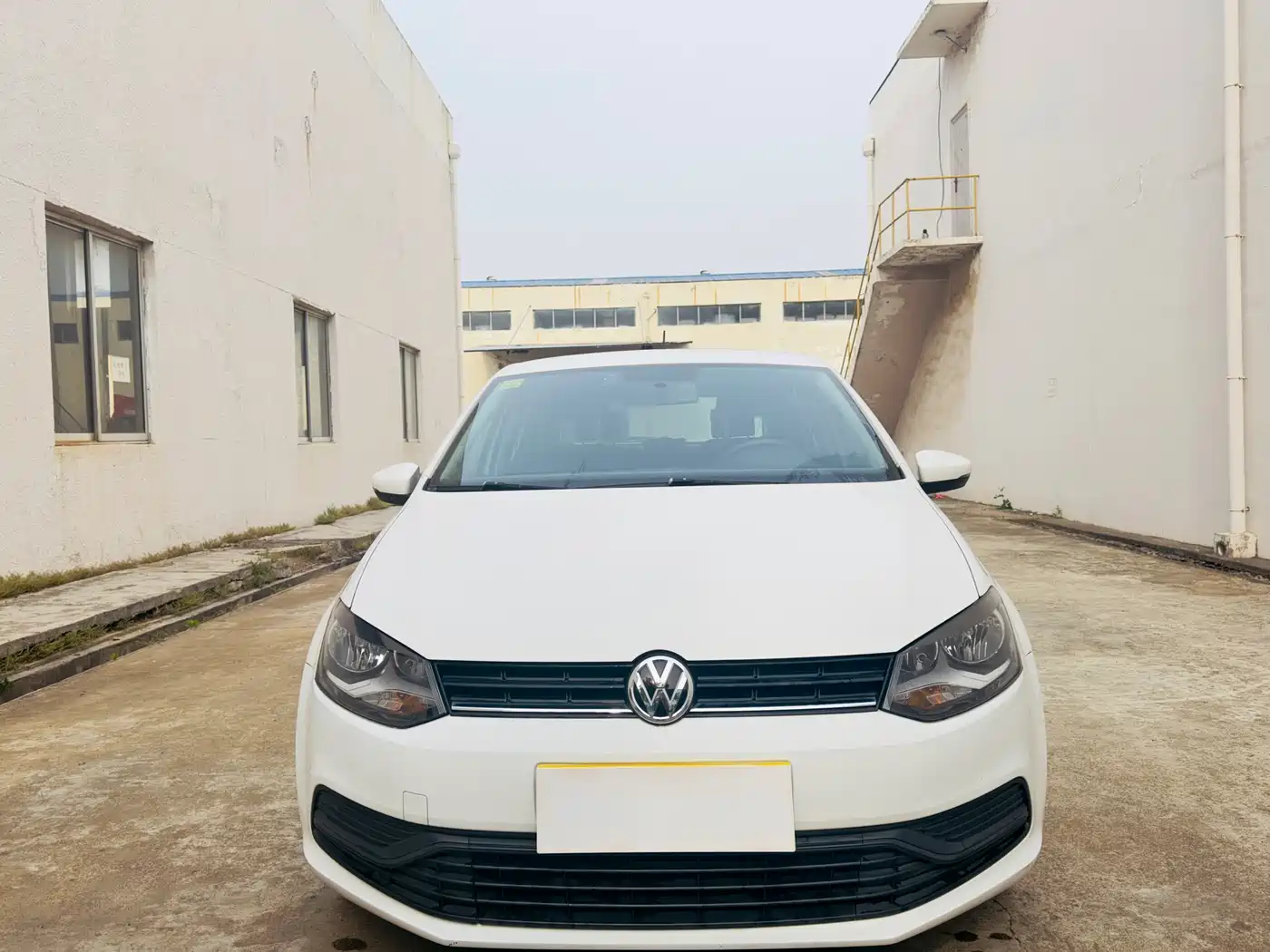 Volkswagen Polo 2016 1.4L Automatic Trend фото 2