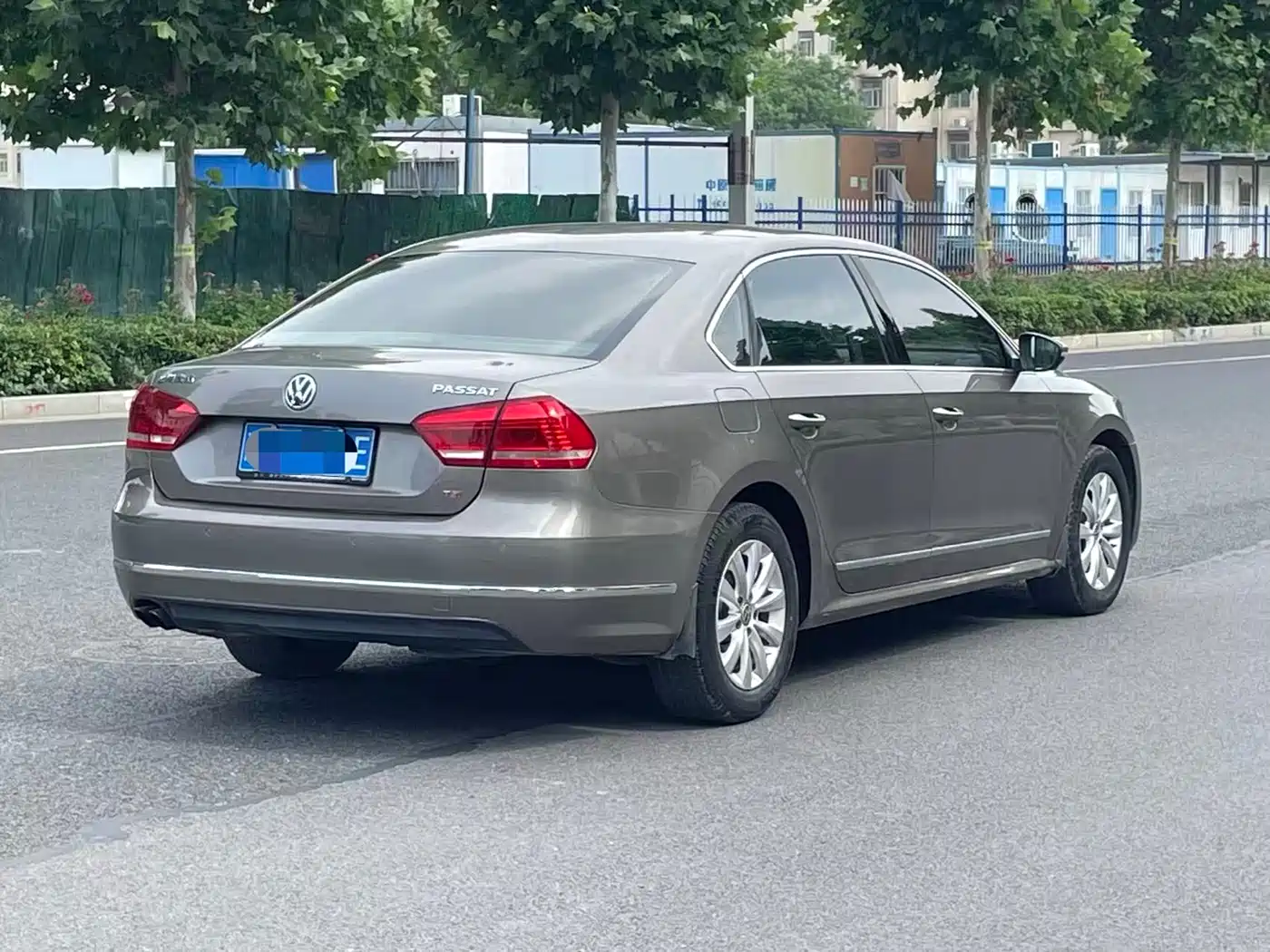 Volkswagen Passat 2014 1.8TSI DSG Luxury Edition фото 9