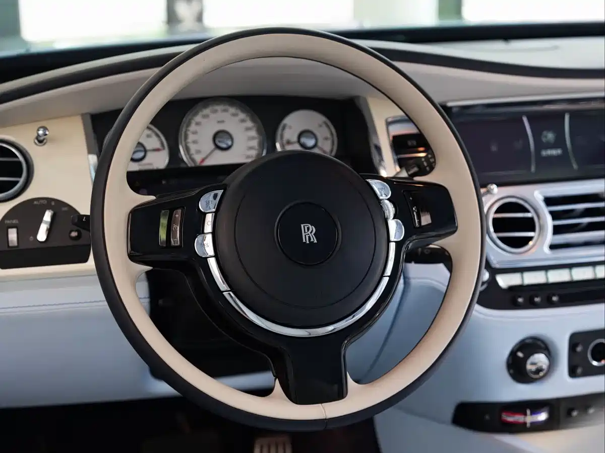 Фото 11 - Rolls-Royce Wraith