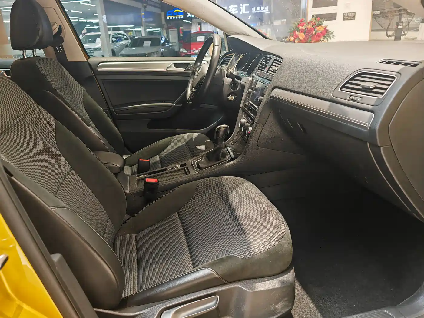 Volkswagen Golf 2018 180TSI Automatic Comfort фото 7