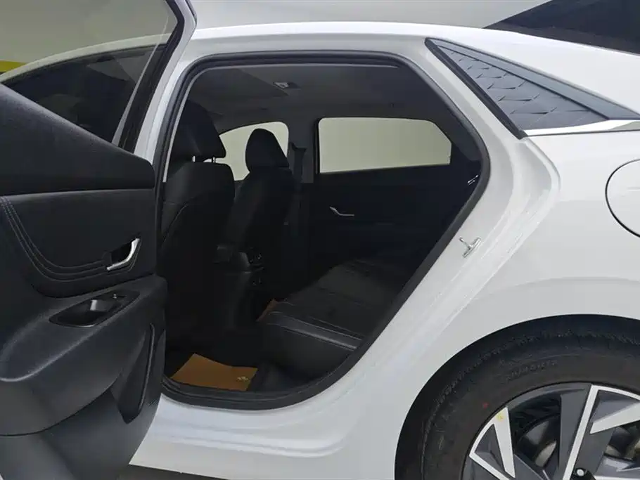 Hyundai Elantra 2023 1.5L CVT GLX Elite Edition фото 11