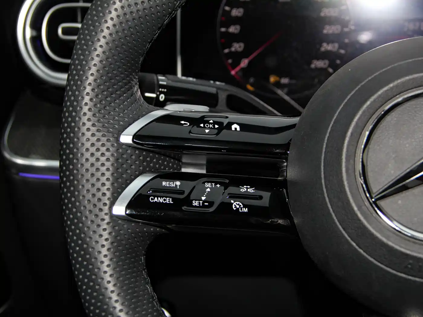 Mercedes-Benz C-Class 2025 C 260 L Sport Edition фото 24