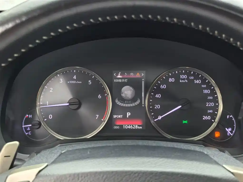 Lexus IS 2015 200t Leading Edition фото 6