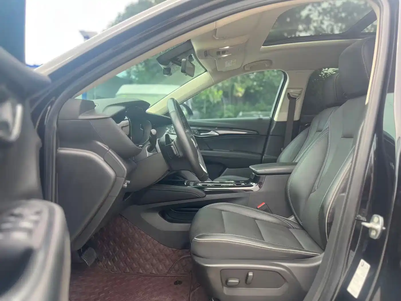 Photo 5 - Buick Envision Plus