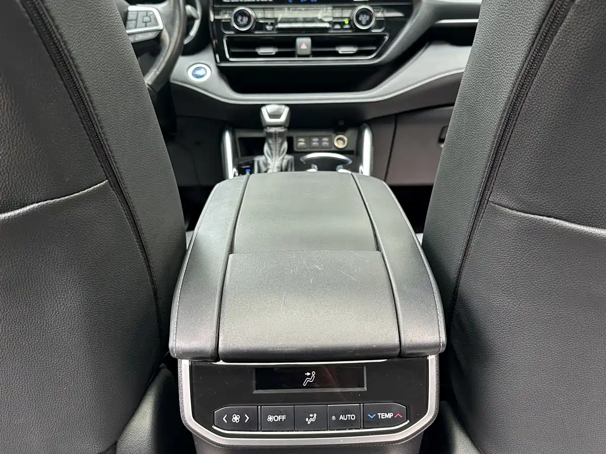 Toyota Crown Kluger 2022 2.5L HEV 4WD Premium Edition фото 13