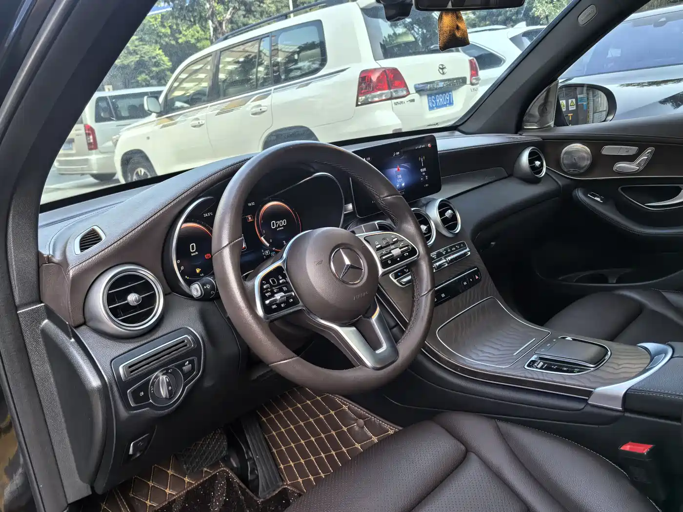 Mercedes-Benz GLC 2022 Model GLC 260 L 4MATIC Luxury Edition фото 9