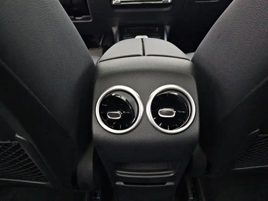Mercedes-Benz GLB 2024 Facelift GLB 200 Dynamic фото 14