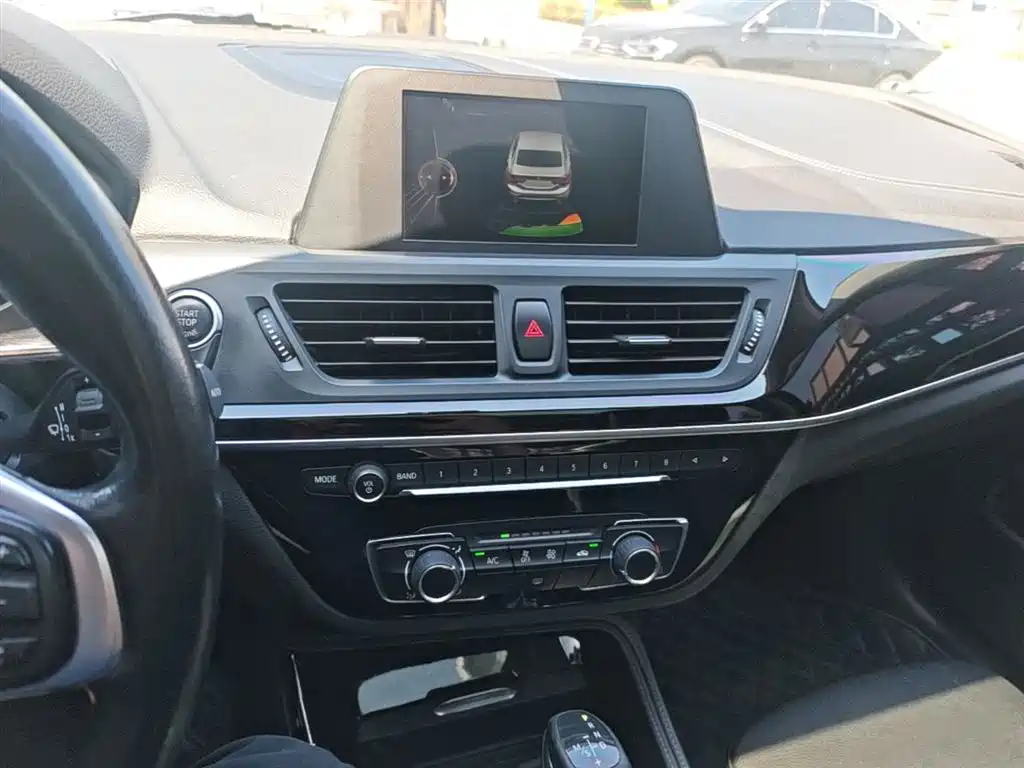 BMW 1 Series 2017 118i Sport фото 13