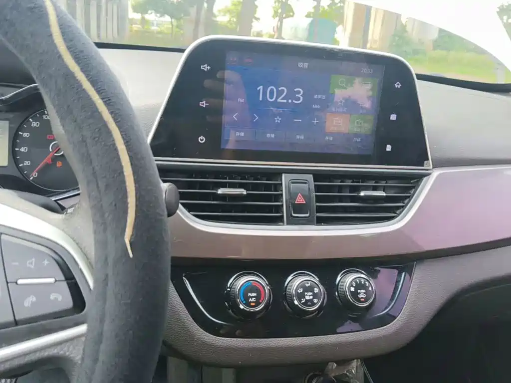 Baojun 310W 2017 2017 1.5L Manual Fashion Edition (China V)