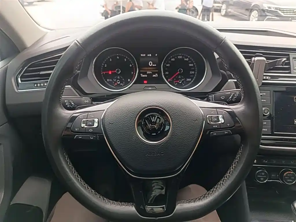 Volkswagen Tiguan L 2018 Facelift 330TSI Automatic 2WD Luxury Edition фото 11