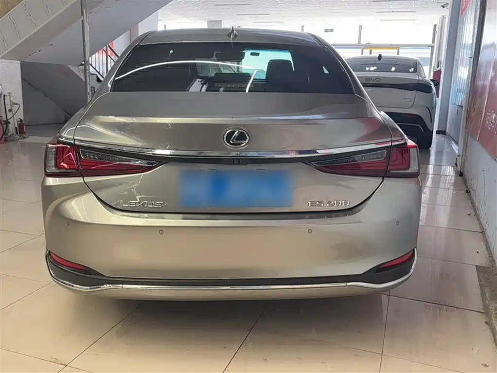Lexus ES 2022 200 Excellence Edition фото 13