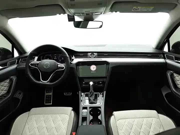 Volkswagen Magotan 2023 Model 2 Million Commemorative Edition 330TSI DSG Luxury фото 3