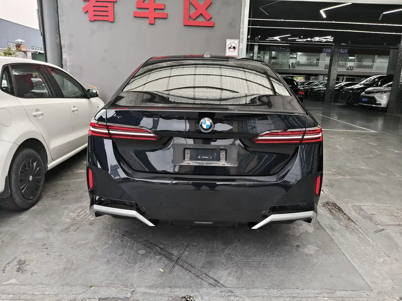 BMW 5 Series 2025 525Li M Sport Package фото 16