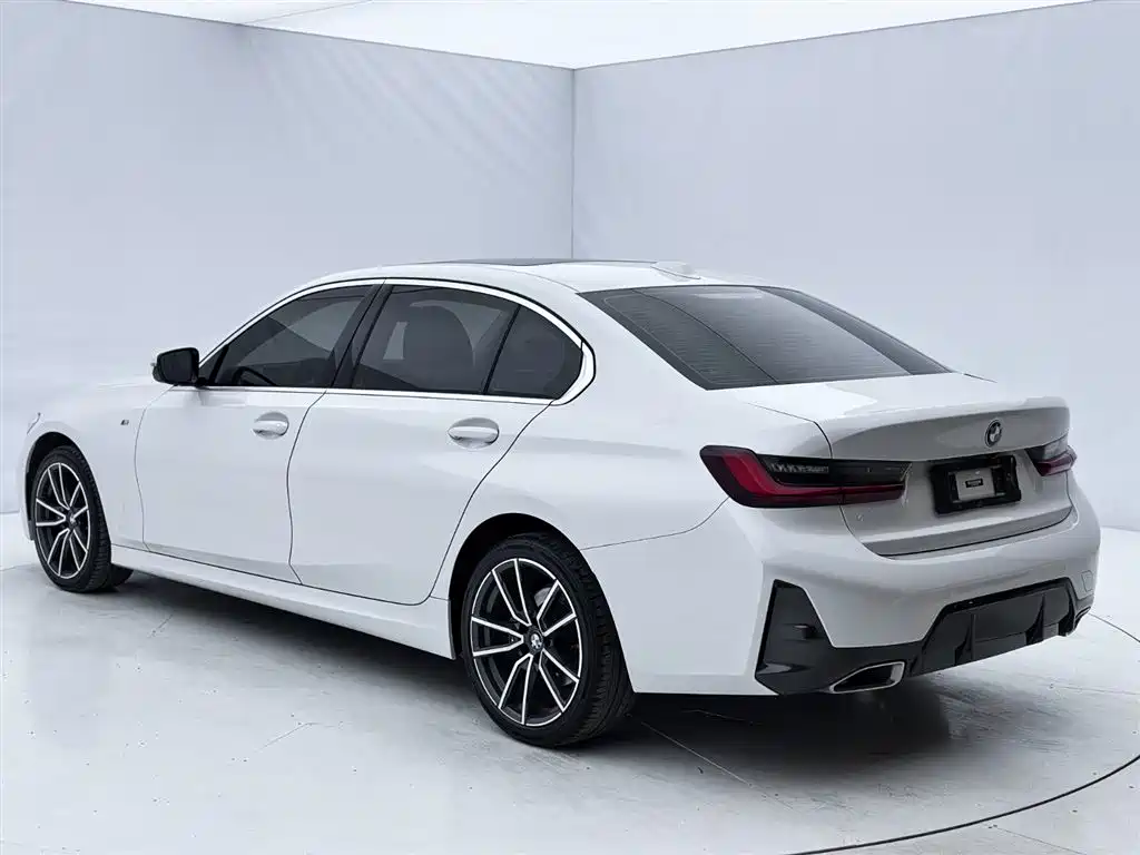 BMW 3 Series 2023 320i M Sport Package фото 4