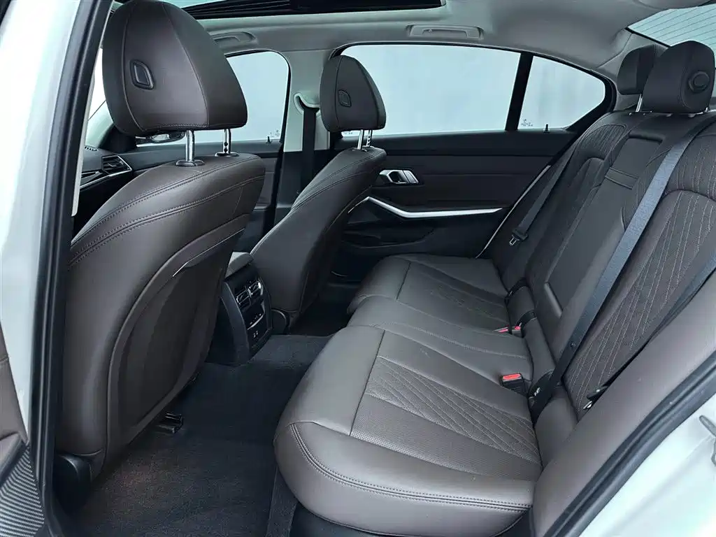 BMW 3 Series 2023 320i M Sport Package фото 22