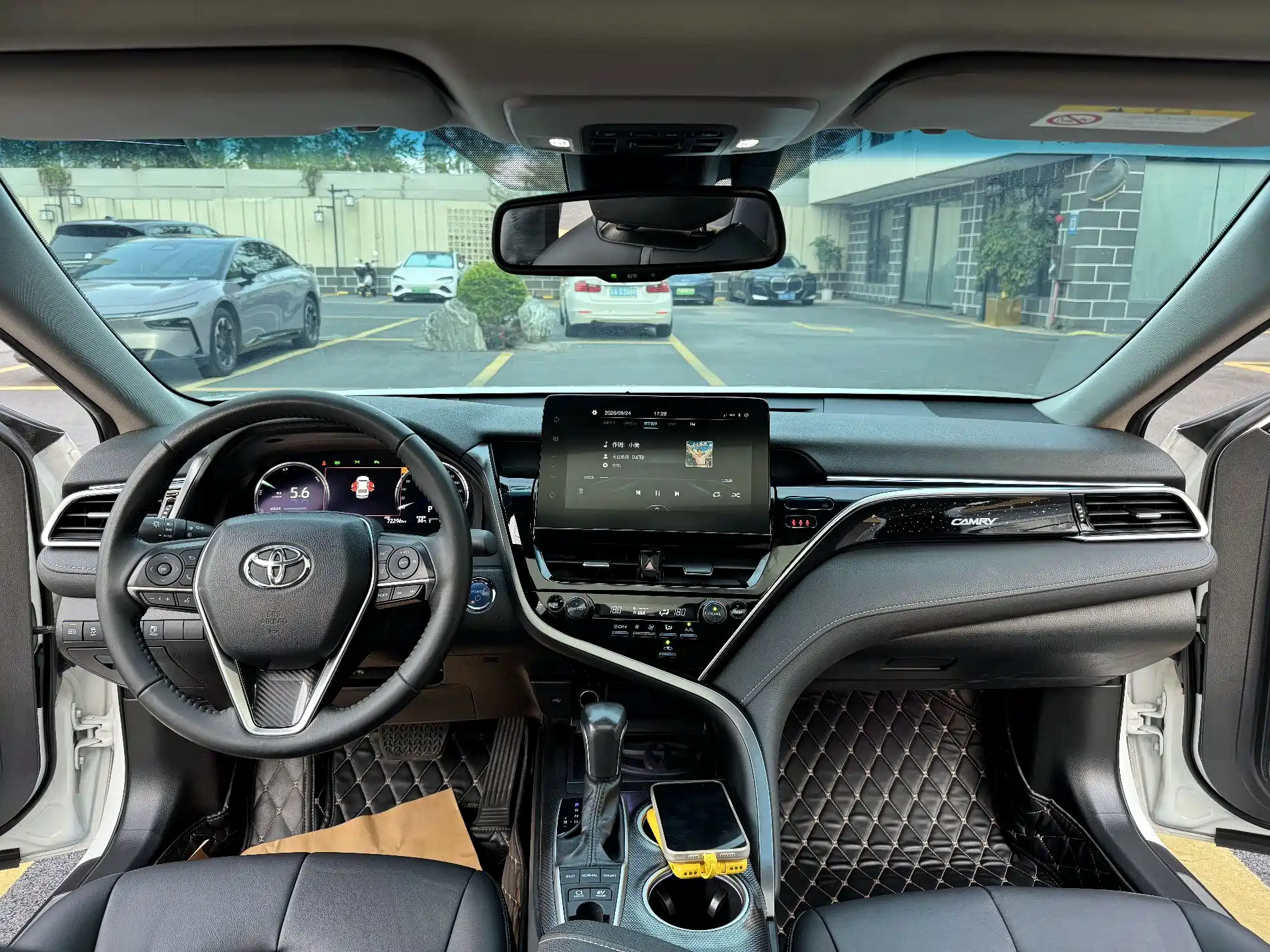 Photo 14 - Toyota Camry