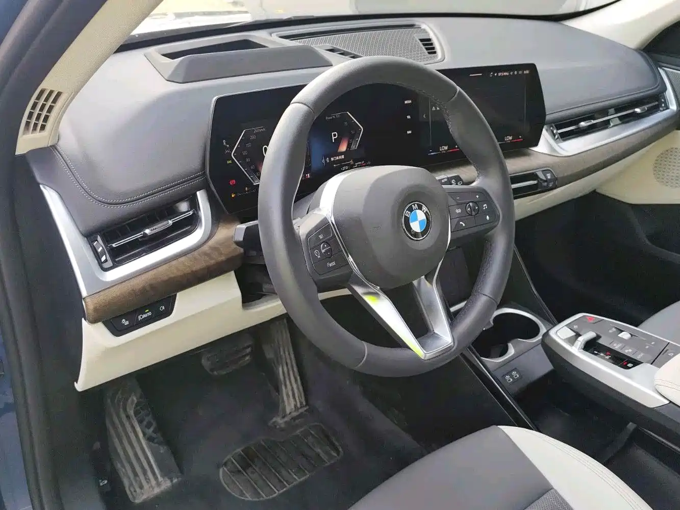 Photo 3 - BMW X1