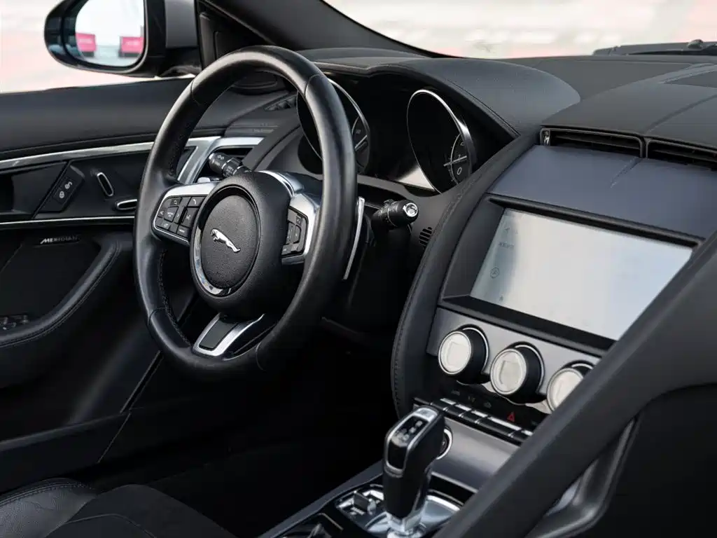 Фото 10 - Jaguar F-TYPE