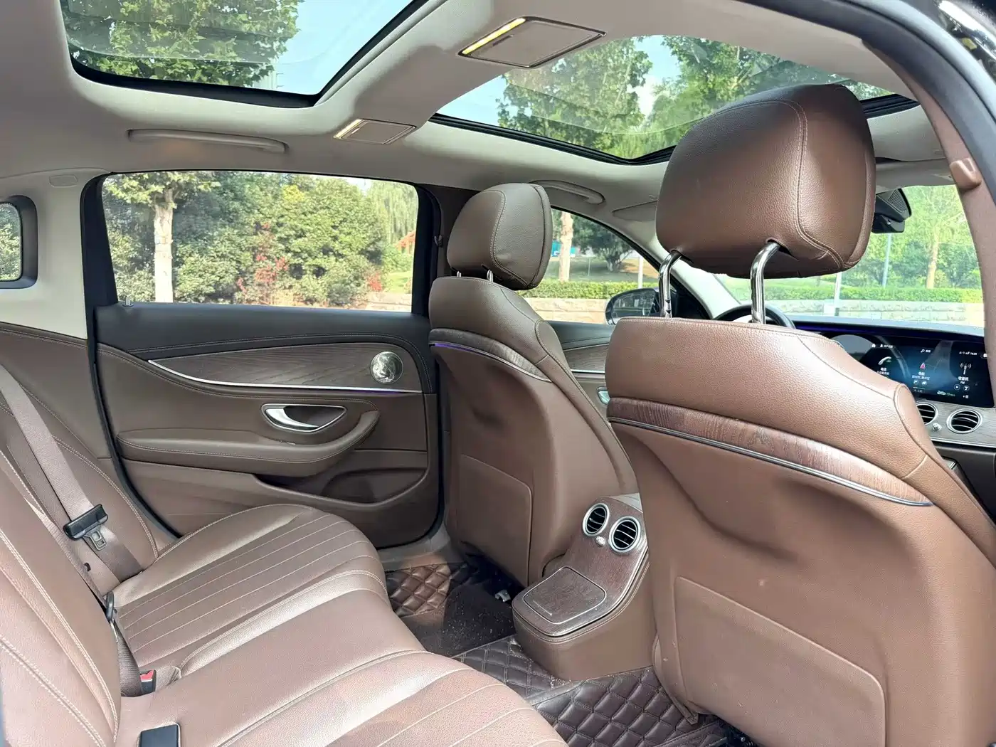 Фото 6 - Mercedes-Benz E-Class