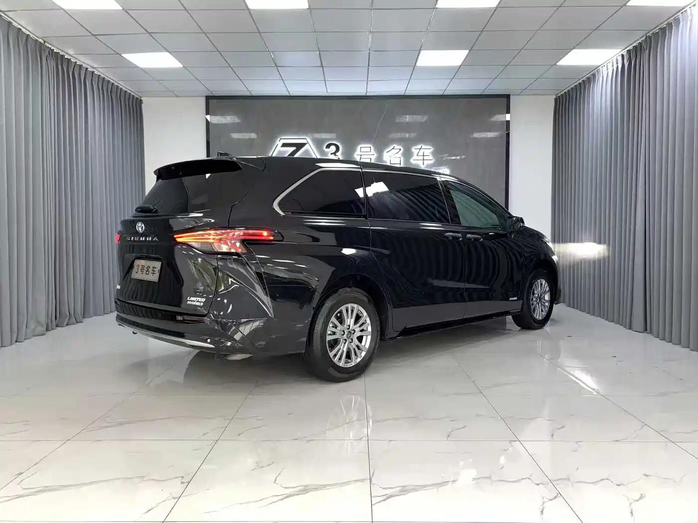 Toyota Sienna 2021 2.5L Hybrid Premium Edition фото 6