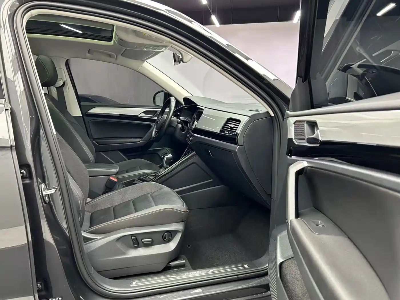Volkswagen Tayron 2022 280TSI 2WD Luxury Smart Connect Edition фото 21
