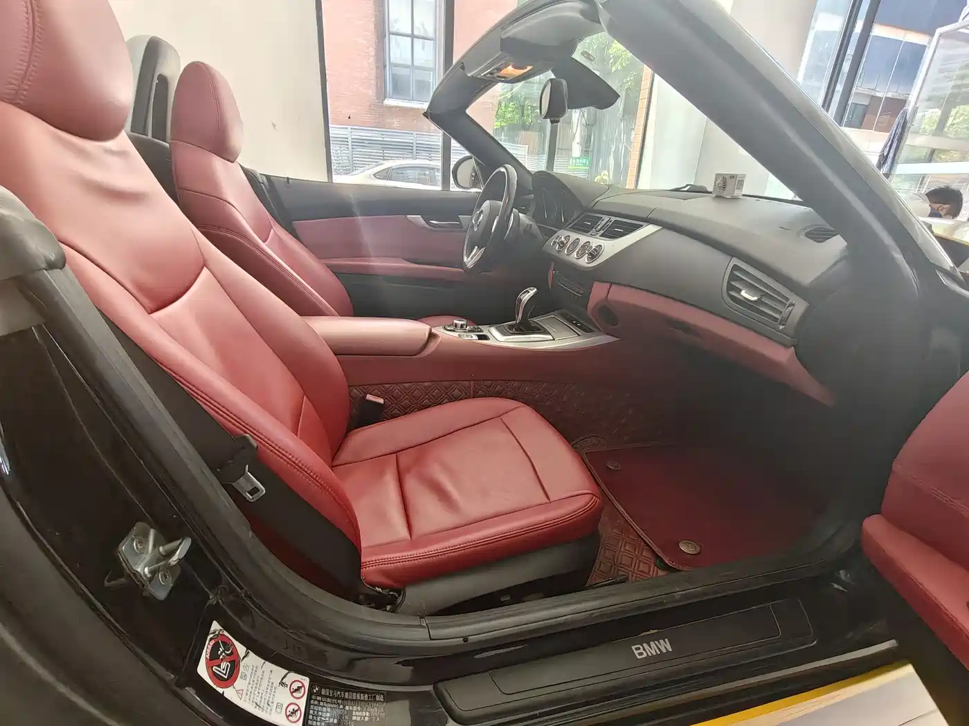 BMW Z4 2012 sDrive20i Leading фото 8