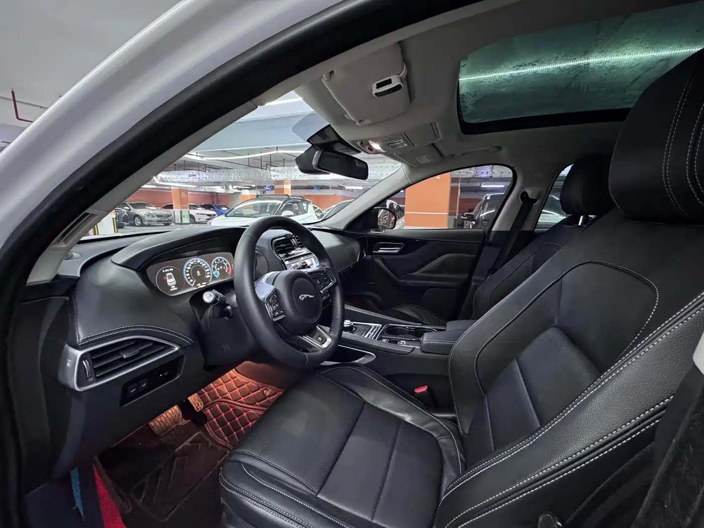 Фото 9 - Jaguar F-PACE