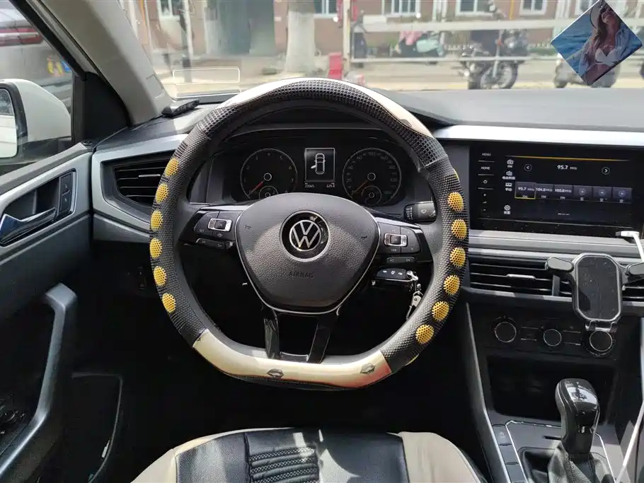 Volkswagen Polo 2022 Plus 1.5L Automatic Joyful Living Edition фото 15