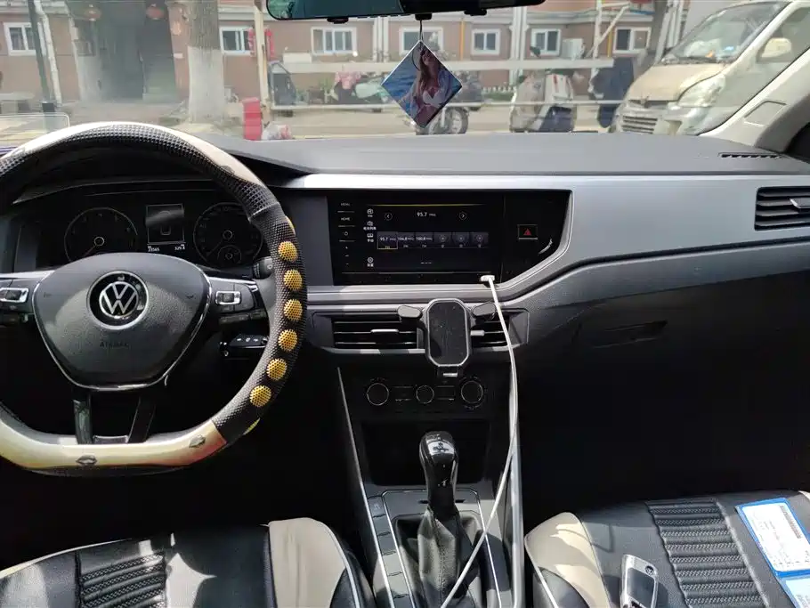 Volkswagen Polo 2022 Plus 1.5L Automatic Joyful Living Edition фото 12