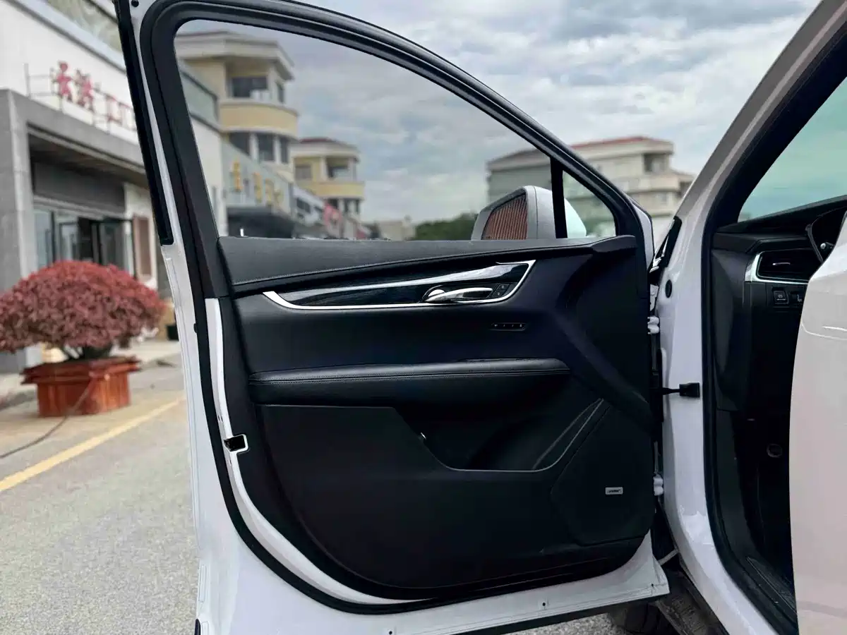 CADILLAC XT5