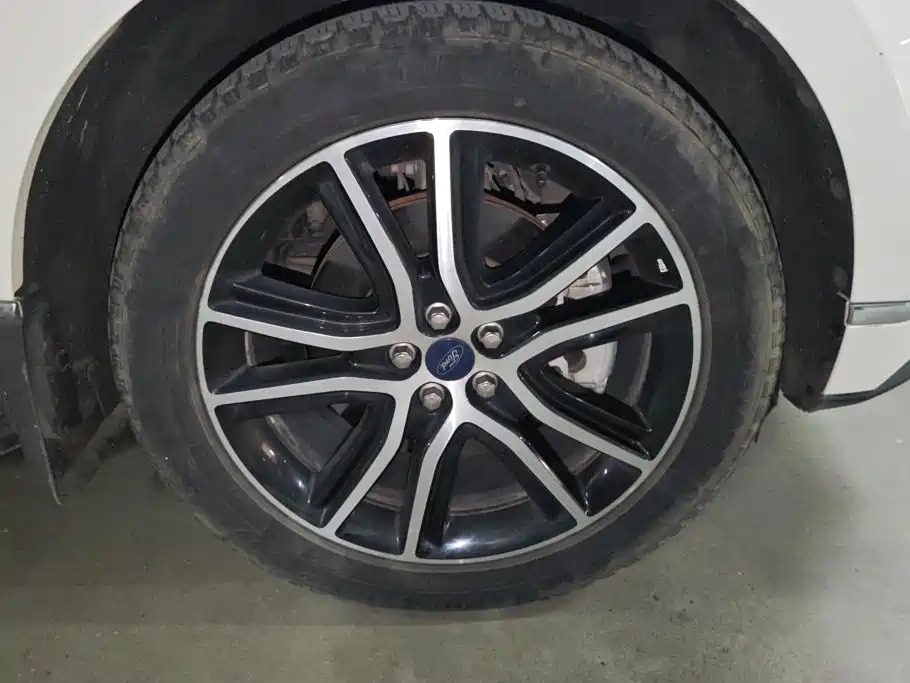 Фото 6 - Ford Edge