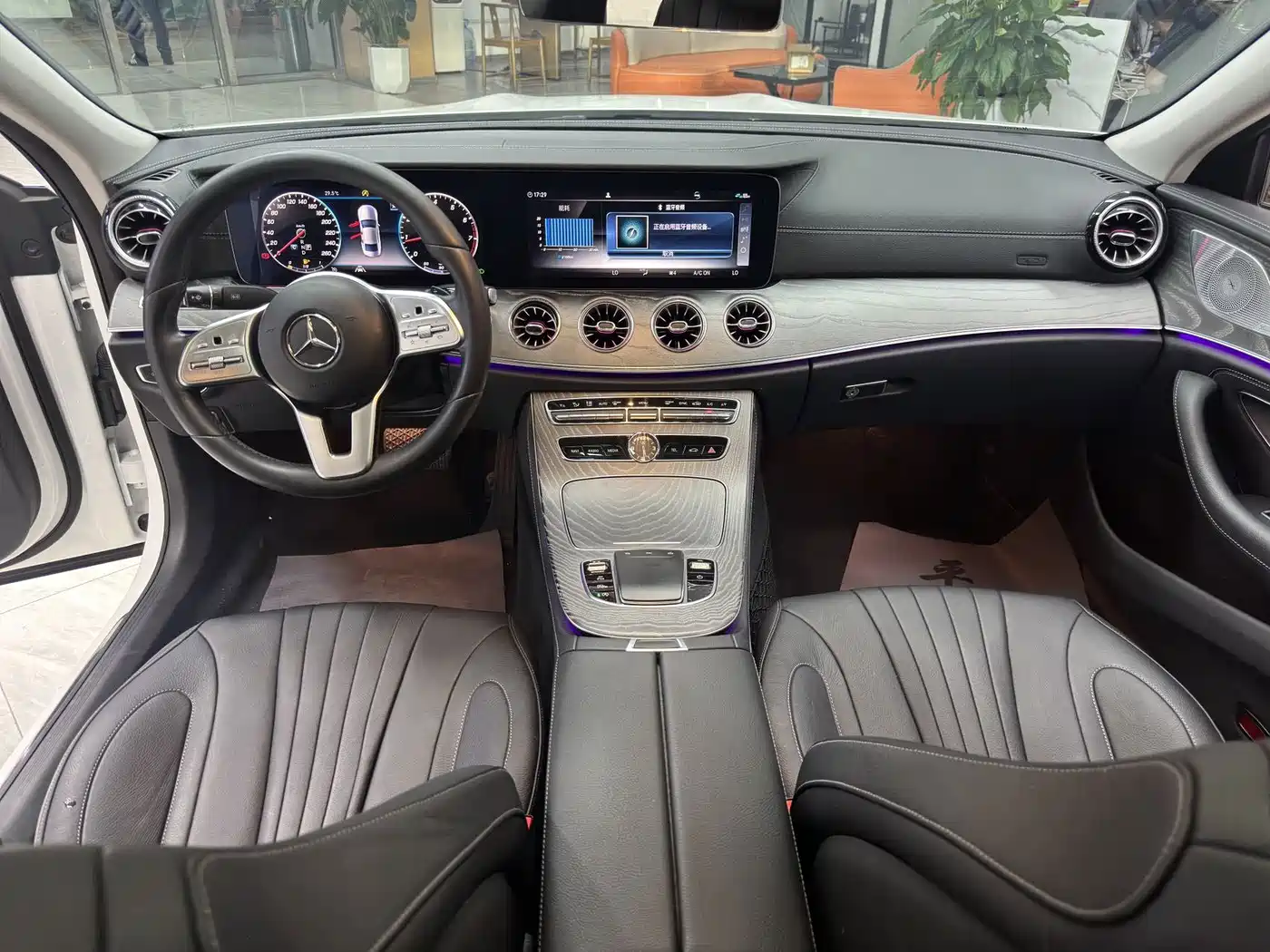 Photo 3 - Mercedes-Benz CLS